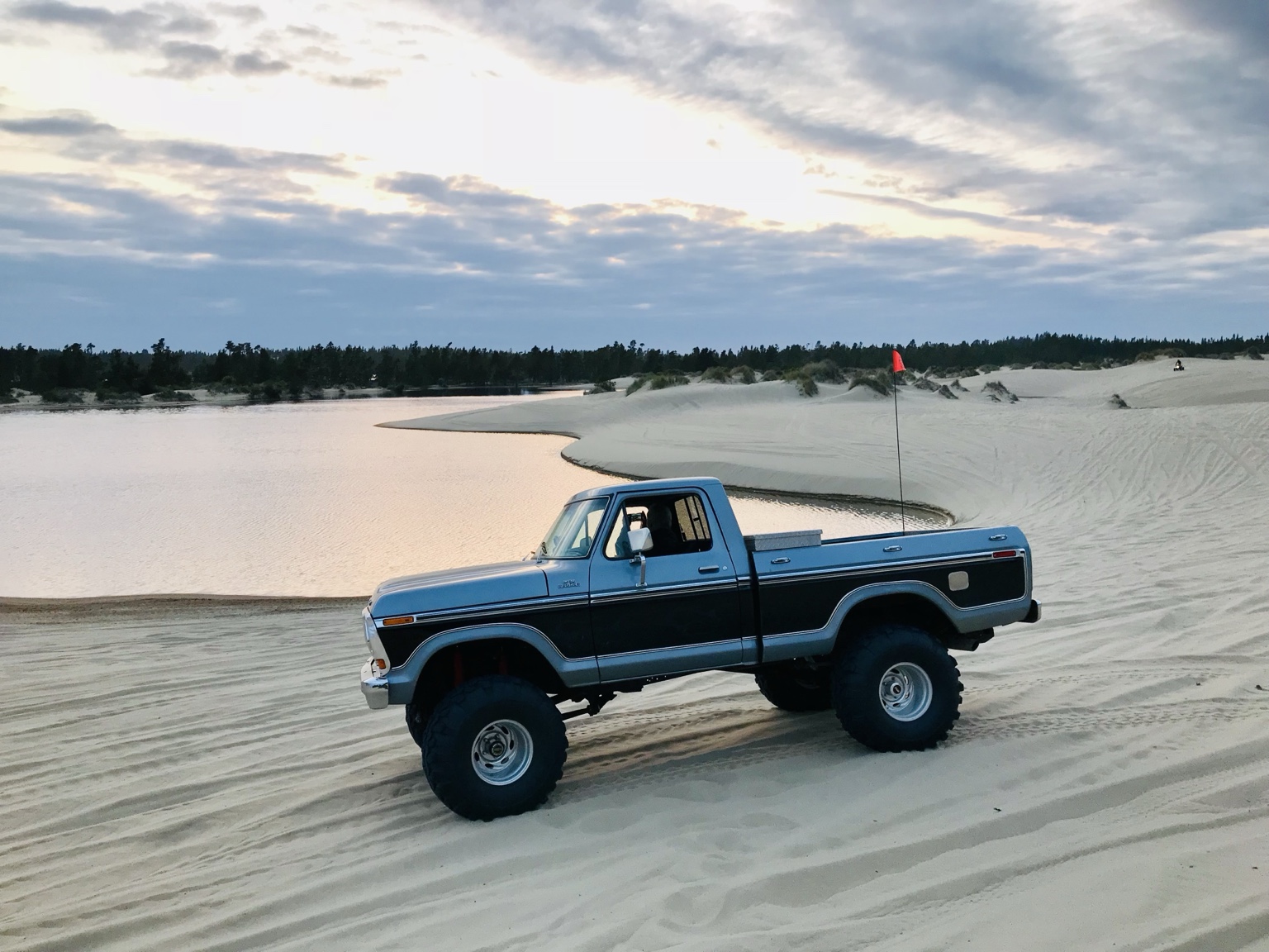 Jarrod’s Ford beside the water at the Oregon dunes